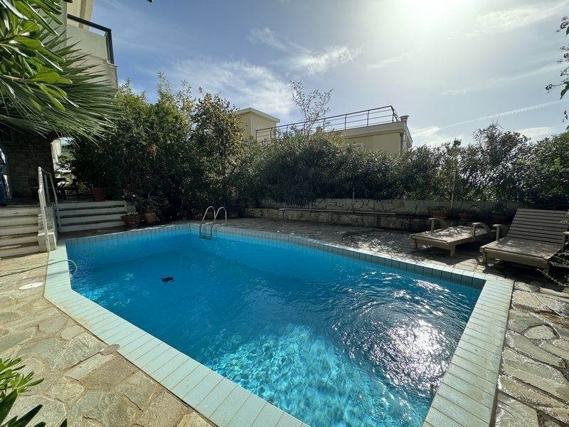(For Rent) Residential Maisonette || Athens North/Kifissia - 300 Sq.m, 4 Bedrooms, 3.000€ 