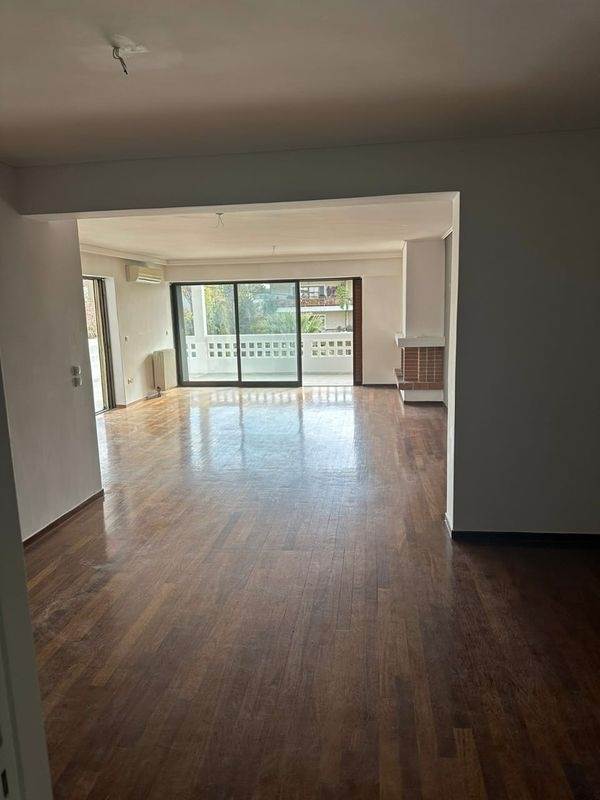 (For Sale) Residential Floor Apartment || Athens North/Kifissia - 150 Sq.m, 3 Bedrooms, 750.000€ 